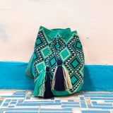 Wainluu - The Unique L