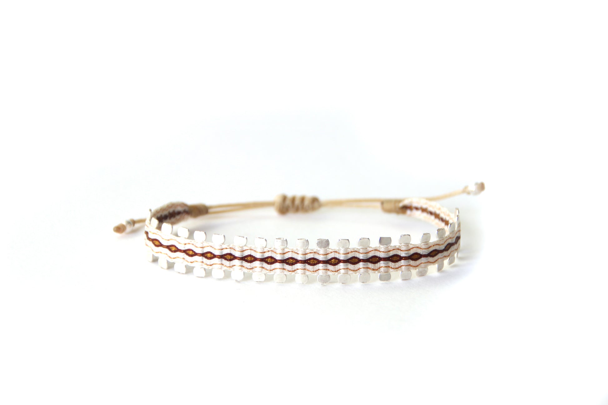 Bracelet blanc éthique et artisanal colombien par Mazonia