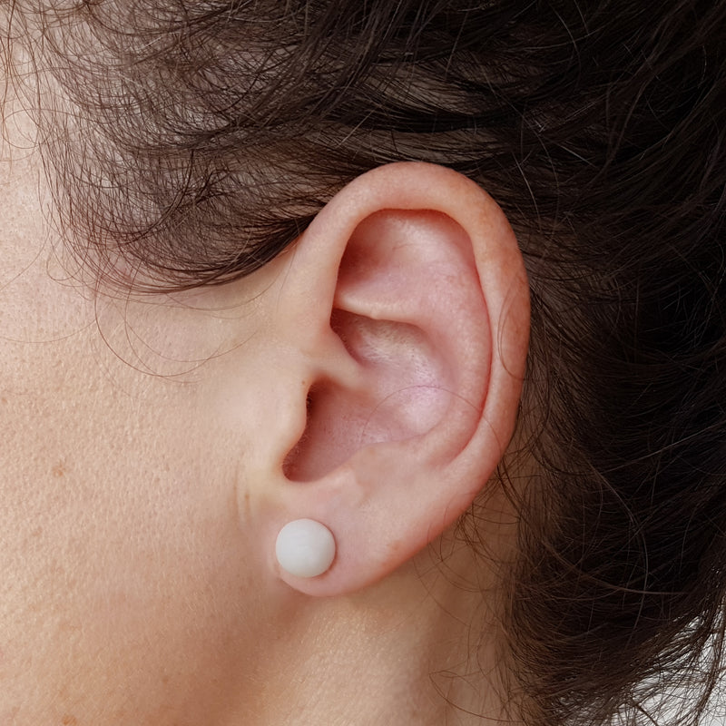 Boucle d'oreille perle tagua blanche Mazonia